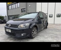 VOLKSWAGEN TOURAN per ricambi usati CDG