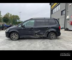 VOLKSWAGEN TOURAN per ricambi usati CDG