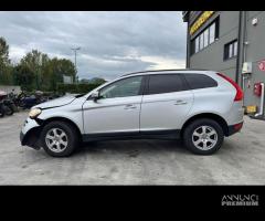 VOLVO XC60 per ricambi usati D5244T15