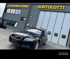 VOLVO V70 per ricambi usati D5244T10 - 1