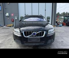 VOLVO V70 per ricambi usati D5244T10