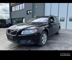 VOLVO V70 per ricambi usati D5244T10