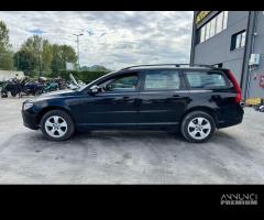 VOLVO V70 per ricambi usati D5244T10