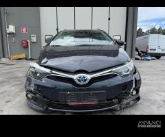 TOYOTA AURIS per ricambi usati 2ZRFXE