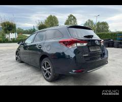 TOYOTA AURIS per ricambi usati 2ZRFXE