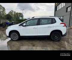 PEUGEOT 2008 per ricambi usati HM01