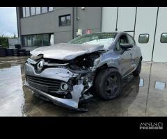 RENAULT CLIO per ricambi usati H4BA4