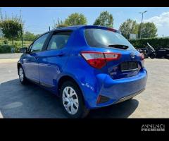 TOYOTA YARIS per ricambi usati 1KR - 5