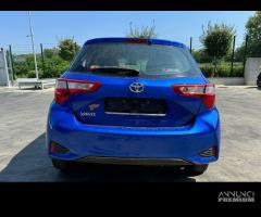 TOYOTA YARIS per ricambi usati 1KR - 6