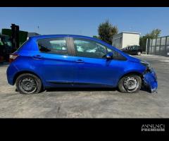 TOYOTA YARIS per ricambi usati 1KR - 8