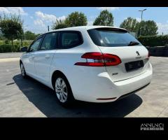 PEUGEOT 308 per ricambi usati YH01 - 5