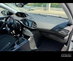 PEUGEOT 308 per ricambi usati YH01 - 12