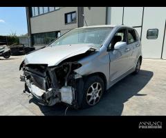 HONDA FR-V per ricambi usati D17A2 - 3