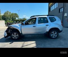 DACIA DUSTER per ricambi usati H4MD7