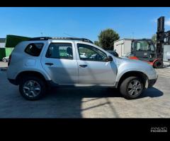 DACIA DUSTER per ricambi usati H4MD7 - 8