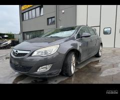 OPEL ASTRA J per ricambi usati A16XER