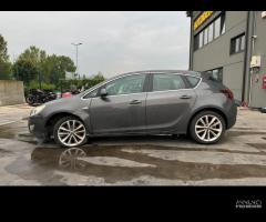 OPEL ASTRA J per ricambi usati A16XER