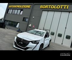 PEUGEOT 208 per ricambi usati HM05