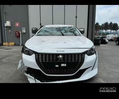 PEUGEOT 208 per ricambi usati HM05