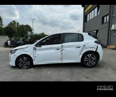 PEUGEOT 208 per ricambi usati HM05