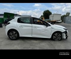 PEUGEOT 208 per ricambi usati HM05 - 8