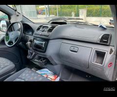 MERCEDES VITO 112 CDI per ricambi usati 646982 - 9