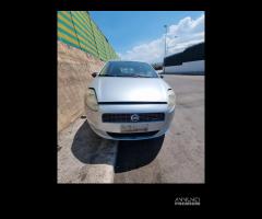 Ricambi Fiat Grande Punto 1.3 MJT 75CV 199A2000 - 1