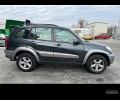 TOYOTA RAV4 per ricambi usati 1CDFTV - 8