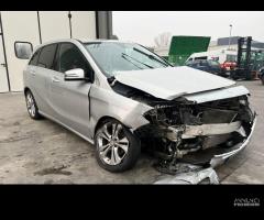 MERCEDES-BENZ B180 W246 per ricambi usati 651901 - 9