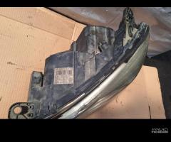 Proiettore anteriore sx Mercedes Classe C W204 - 2