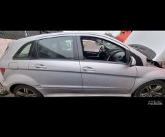 Ricambi Mercedes Classe B T245 200CDI 640941