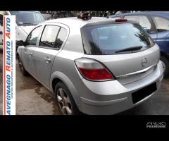 Opel astra h 2004-2009 5 porte per ricambi usati - 2