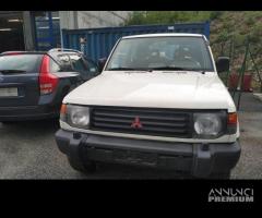 Proiettore sinistro MITSUBISHI PAJERO del 1994 - 1