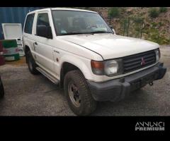 Proiettore destro MITSUBISHI PAJERO del 1994