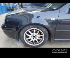 Parafango sinistro VOLKSWAGEN GOLF 4 del 2000