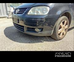 Ricambi VOLKSWAGEN TOURAN 1598cc FSI del 2003