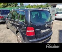 Ricambi VOLKSWAGEN TOURAN 1598cc FSI del 2003