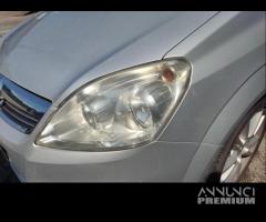 Proiettore sinistro OPEL ZAFIRA del 2010 - 1