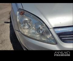 Proiettore destro OPEL ZAFIRA del 2010