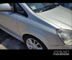 Parafango destro OPEL ZAFIRA del 2010 - 1