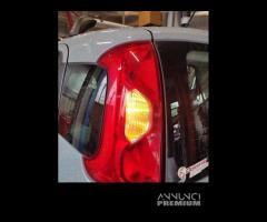 Fanale posteriore sinistro FIAT PANDA del 2018 - 3