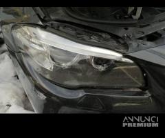 Proiettore destro BMW 530 del 2016