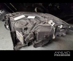 Proiettore destro BMW 530 del 2016 - 12