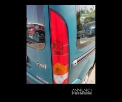 Fanale posteriore destro RENAULT KANGOO del 2003