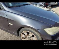 Parafango destro BMW 320D del 2007 - 1