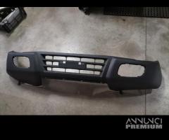 Paraurti anteriore MITSUBISHI PAJERO del 2001