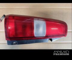 Fanale post sx sup SUZUKI JIMNY del 2005 - 1