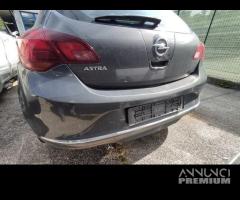 Paraurti posteriore OPEL ASTRA J del 2013 - 2