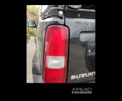 Fanale posteriore sinistro SUZUKI JIMNY del 2005