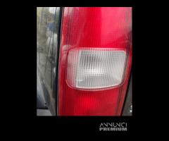 Fanale posteriore sinistro SUZUKI JIMNY del 2005 - 3